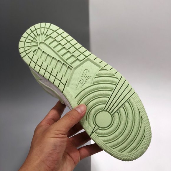 Athletic_Shoes